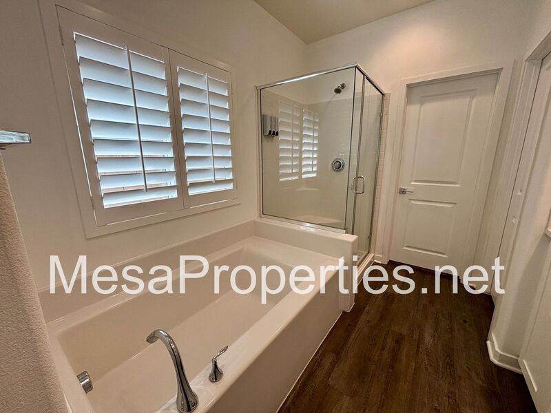 Beautiful 4 Bedroom House In North Fontana Gated Community! property image