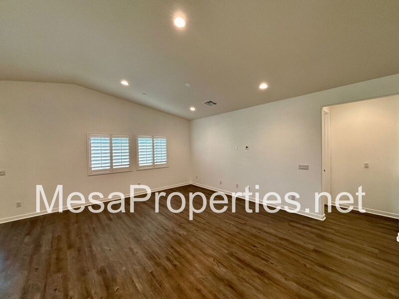 Beautiful 4 Bedroom House In North Fontana Gated Community! property image