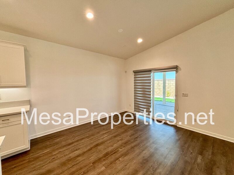 Beautiful 4 Bedroom House In North Fontana Gated Community! property image