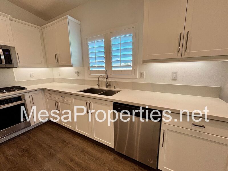 Beautiful 4 Bedroom House In North Fontana Gated Community! property image