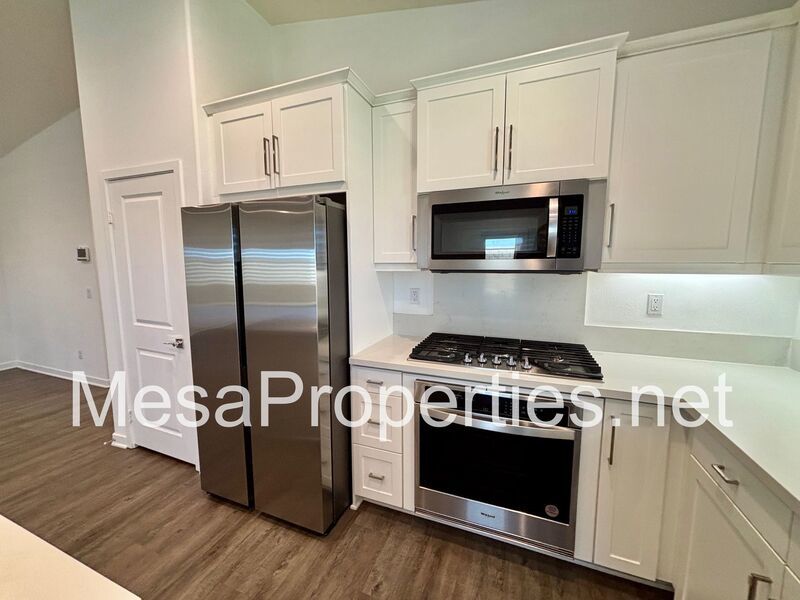 Beautiful 4 Bedroom House In North Fontana Gated Community! property image