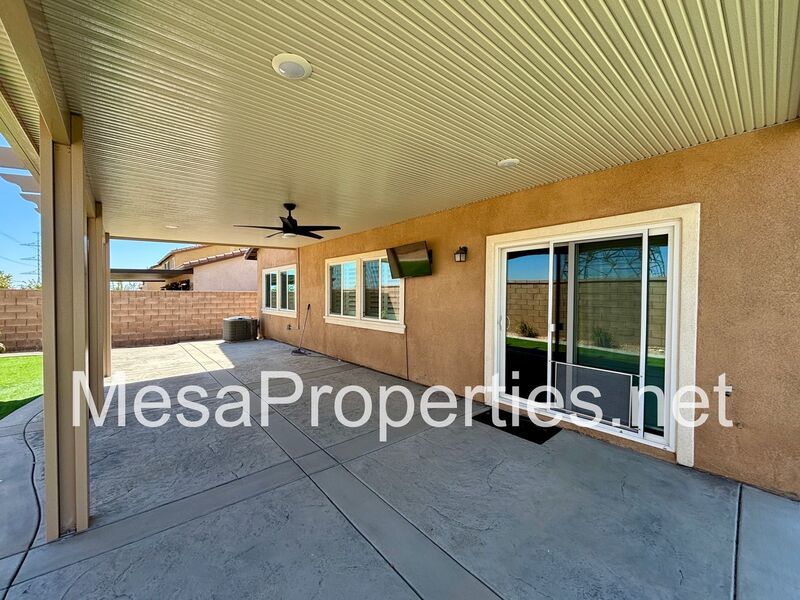 Beautiful 4 Bedroom House In North Fontana Gated Community! property image
