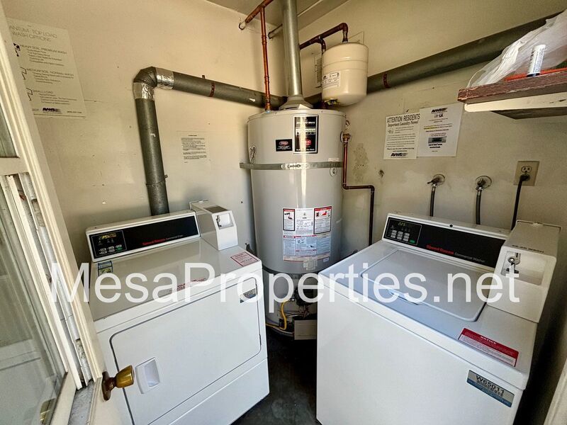 Beautiful 2 Bedroom Townhouse in La Verne! Brand new carpet and paint! property image