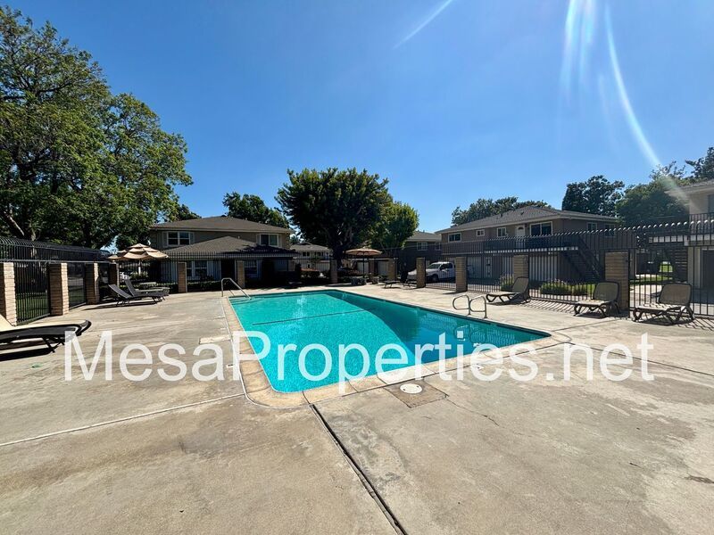 Beautiful 2 Bedroom Townhouse in La Verne! Brand new carpet and paint! property image