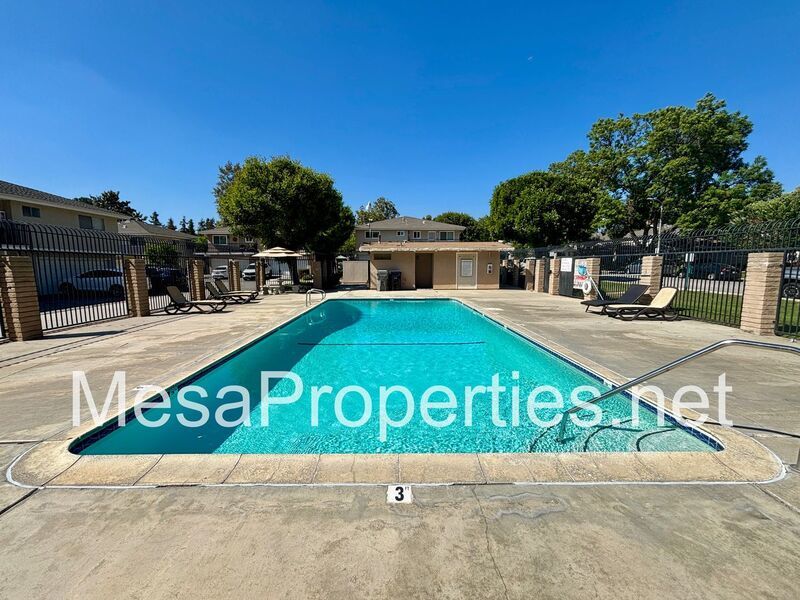 Beautiful 2 Bedroom Townhouse in La Verne! Brand new carpet and paint! property image