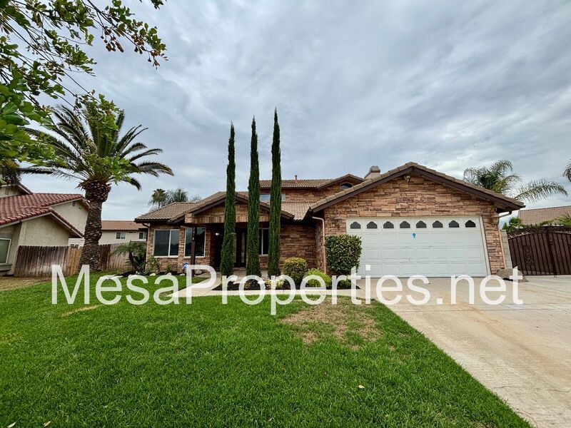 MUST SEE! Stunning 4 Bedroom/2.5 Bathroom Home in Northern Rialto! Beautiful Mountain Views! property image