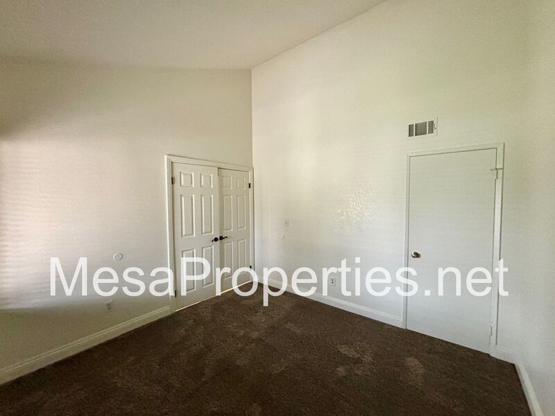 MUST SEE! Stunning 4 Bedroom/2.5 Bathroom Home in Northern Rialto! Beautiful Mountain Views! property image