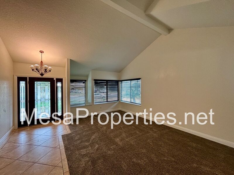 MUST SEE! Stunning 4 Bedroom/2.5 Bathroom Home in Northern Rialto! Beautiful Mountain Views! property image