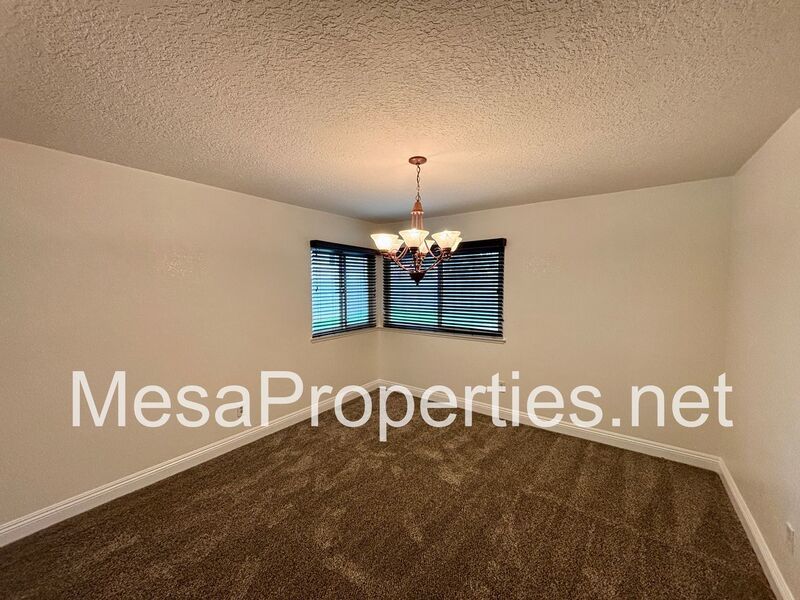 MUST SEE! Stunning 4 Bedroom/2.5 Bathroom Home in Northern Rialto! Beautiful Mountain Views! property image