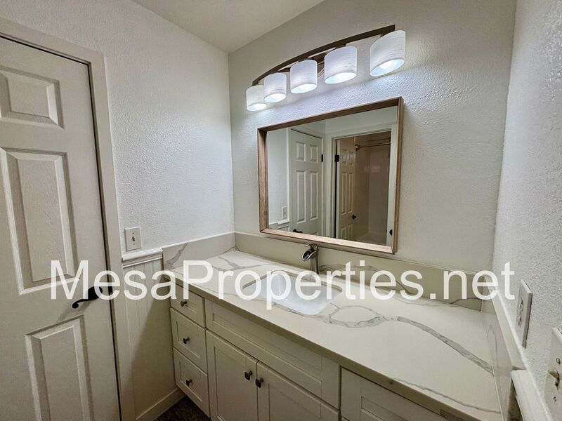 MUST SEE! Stunning 4 Bedroom/2.5 Bathroom Home in Northern Rialto! Beautiful Mountain Views! property image