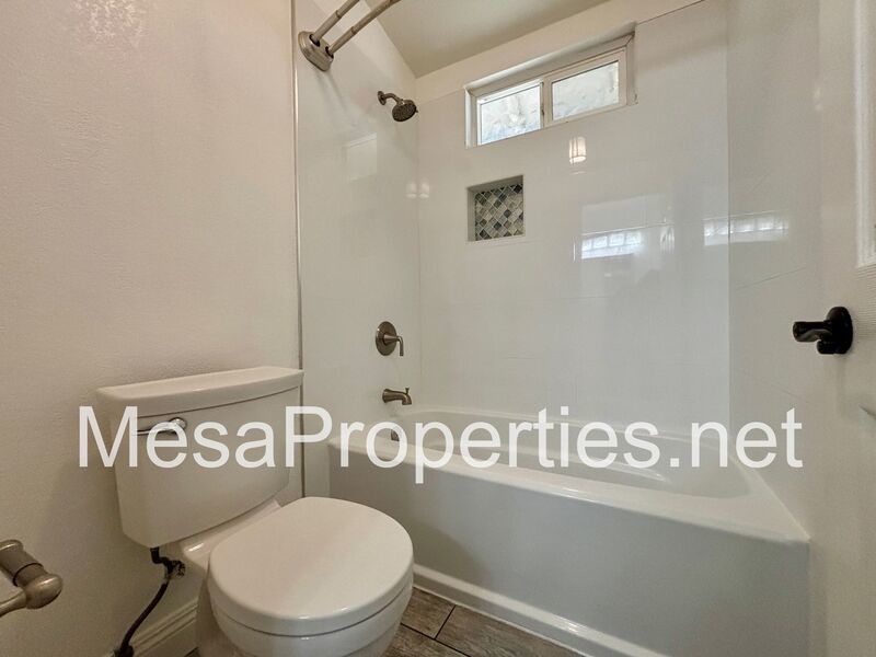 MUST SEE! Stunning 4 Bedroom/2.5 Bathroom Home in Northern Rialto! Beautiful Mountain Views! property image