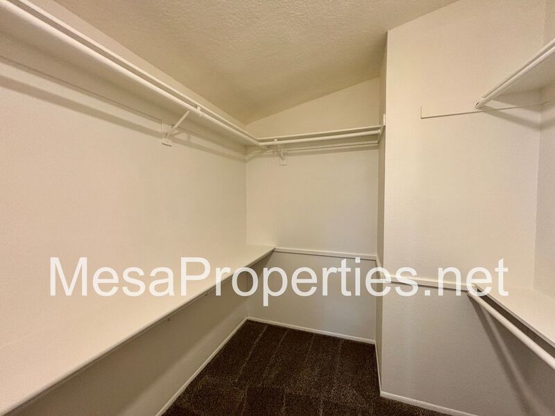MUST SEE! Stunning 4 Bedroom/2.5 Bathroom Home in Northern Rialto! Beautiful Mountain Views! property image