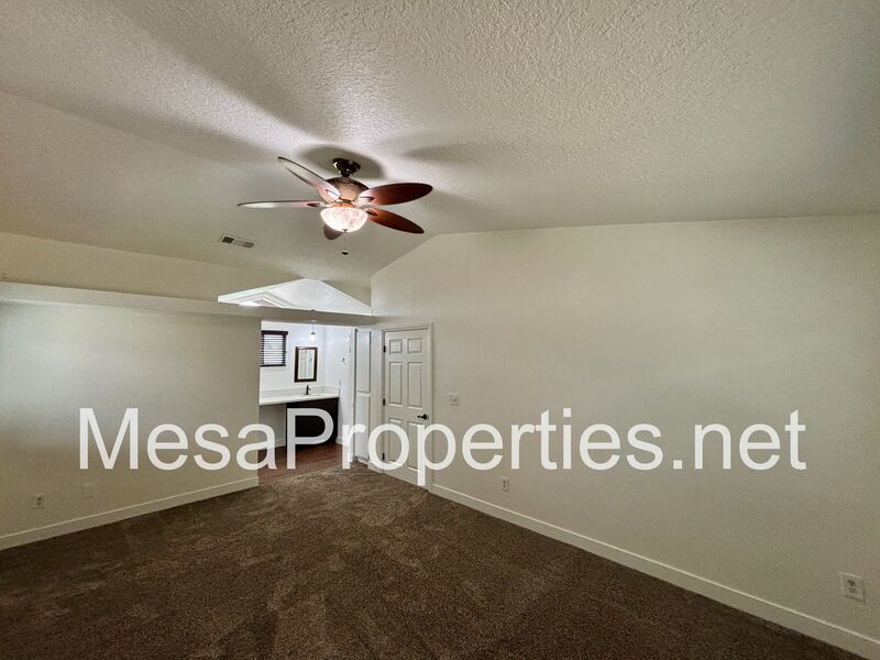 MUST SEE! Stunning 4 Bedroom/2.5 Bathroom Home in Northern Rialto! Beautiful Mountain Views! property image