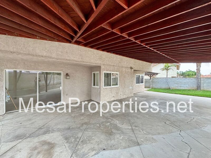 MUST SEE! Stunning 4 Bedroom/2.5 Bathroom Home in Northern Rialto! Beautiful Mountain Views! property image