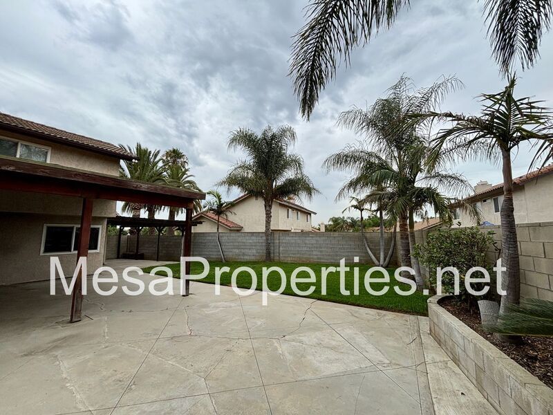MUST SEE! Stunning 4 Bedroom/2.5 Bathroom Home in Northern Rialto! Beautiful Mountain Views! property image