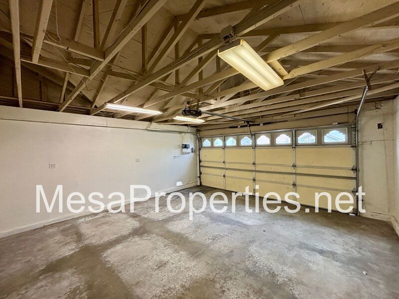 MUST SEE! Stunning 4 Bedroom/2.5 Bathroom Home in Northern Rialto! Beautiful Mountain Views! property image