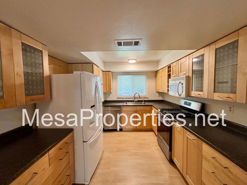 Beautiful 4 Bed 2 Bath Home in Riverside! property image