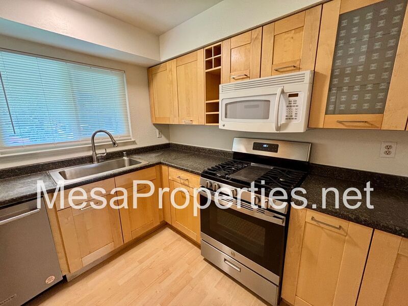 Beautiful 4 Bed 2 Bath Home in Riverside! property image