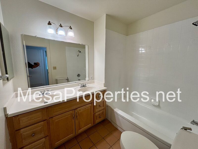 Beautiful 4 Bed 2 Bath Home in Riverside! property image