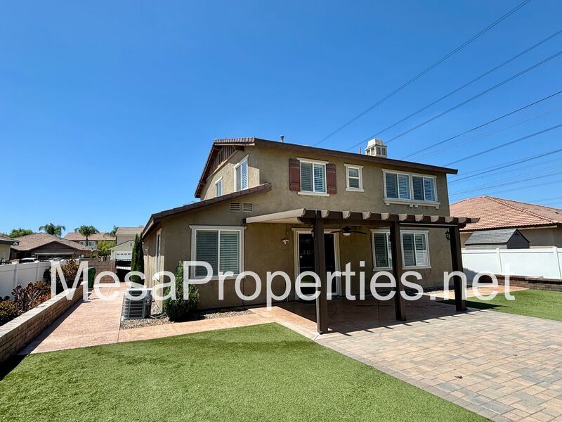 Stunning 4 bd/3ba home w/ 3 car garage located in Eastvale! property image