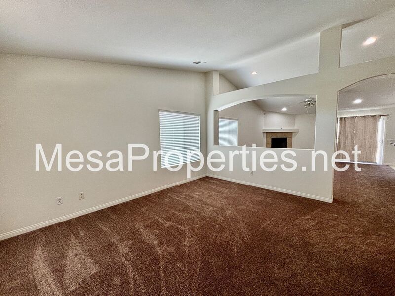 Spacious 5-Bedroom, 3-Bathroom home in Victorville property image