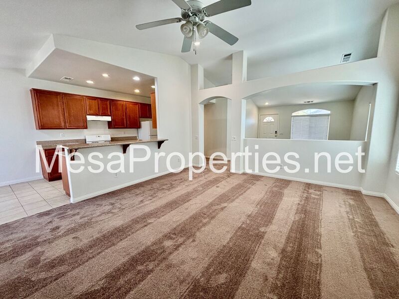 Spacious 5-Bedroom, 3-Bathroom home in Victorville property image