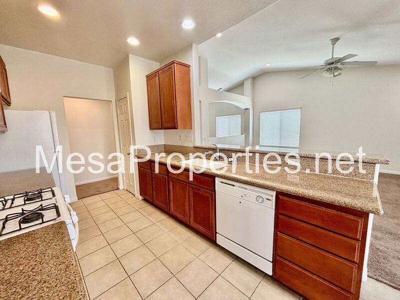 Spacious 5-Bedroom, 3-Bathroom home in Victorville property image