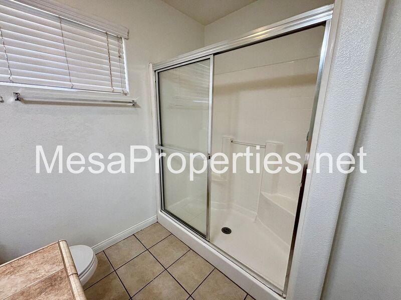 Spacious 5-Bedroom, 3-Bathroom home in Victorville property image