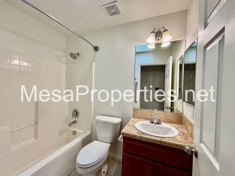Spacious 5-Bedroom, 3-Bathroom home in Victorville property image