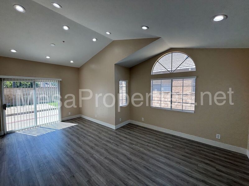 Marvelous 2 Story Home In Fontana! property image