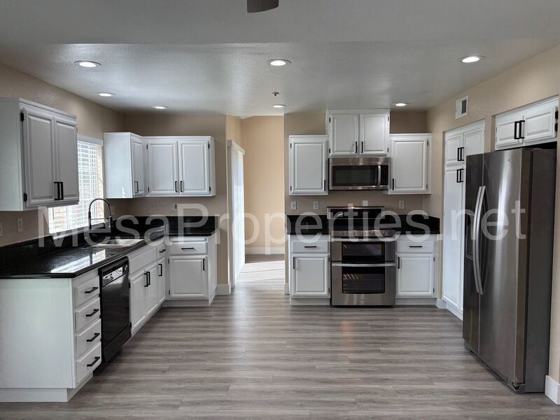 Marvelous 2 Story Home In Fontana! property image