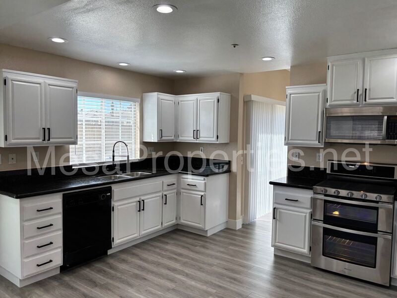 Marvelous 2 Story Home In Fontana! property image