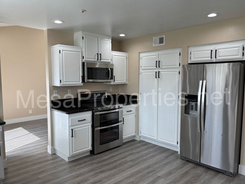 Marvelous 2 Story Home In Fontana! property image