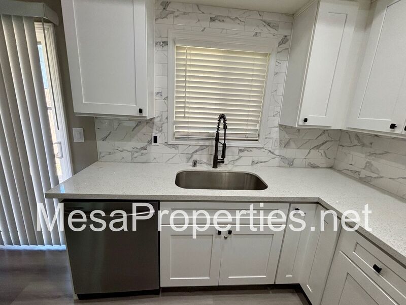 Beautiful 3 Bed, 1.5 Bath Apartment in Ontario property image