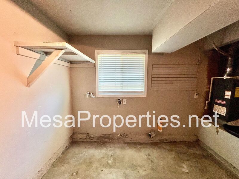 Beautiful 3 Bed, 1.5 Bath Apartment in Ontario property image