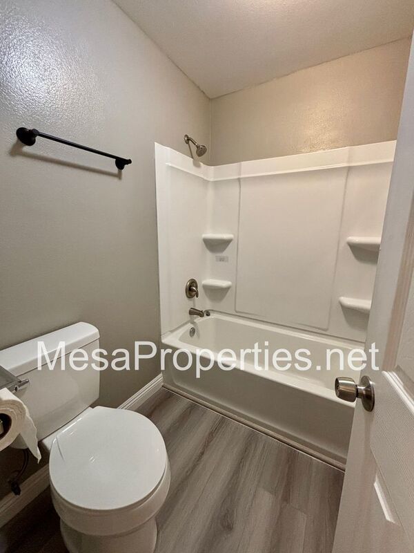 Beautiful 3 Bed, 1.5 Bath Apartment in Ontario property image