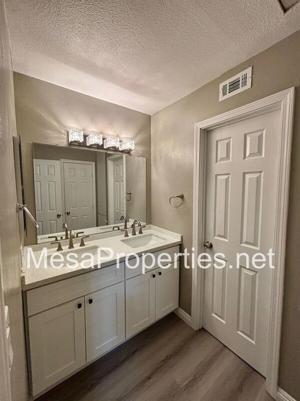 Beautiful 3 Bed, 1.5 Bath Apartment in Ontario property image