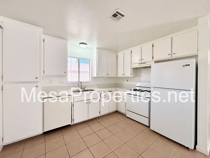 Beautiful 3 bedroom 2 bathroom Unit in Apple Valley! property image