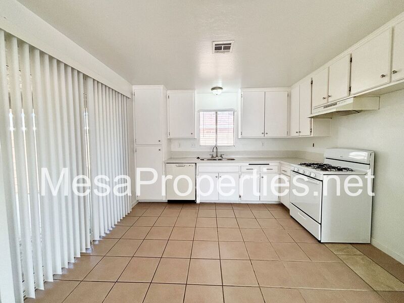 Beautiful 3 bedroom 2 bathroom Unit in Apple Valley! property image