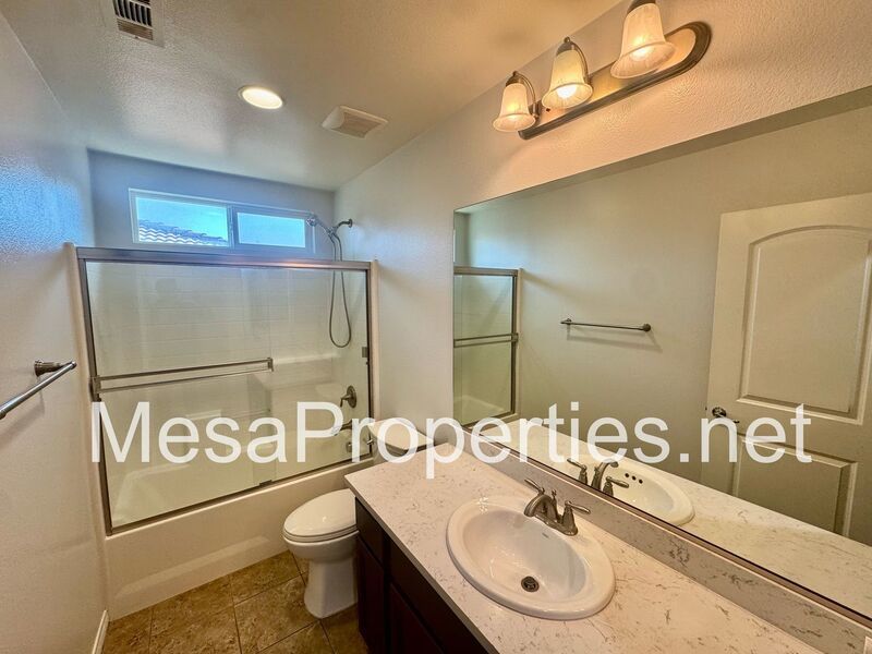 Beautiful 3 Bed 2.5 Bath Home Near the Colonies property image