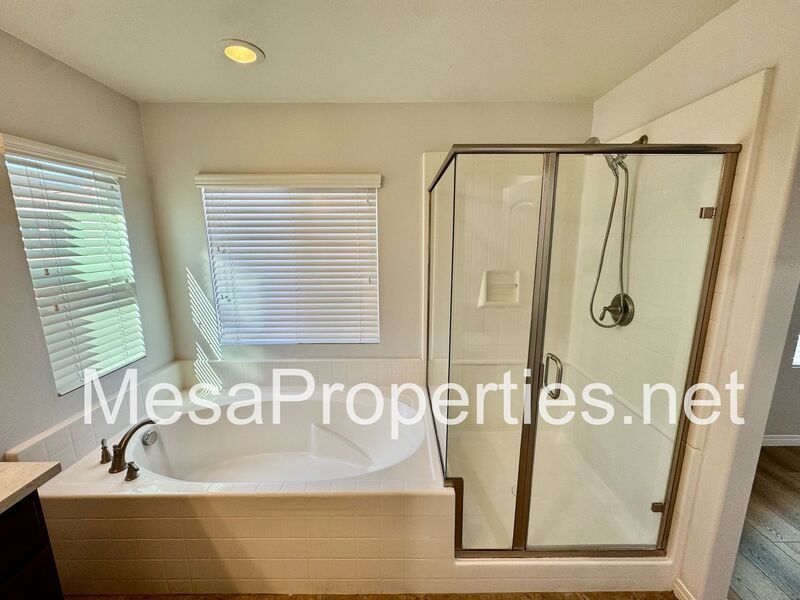 Beautiful 3 Bed 2.5 Bath Home Near the Colonies property image