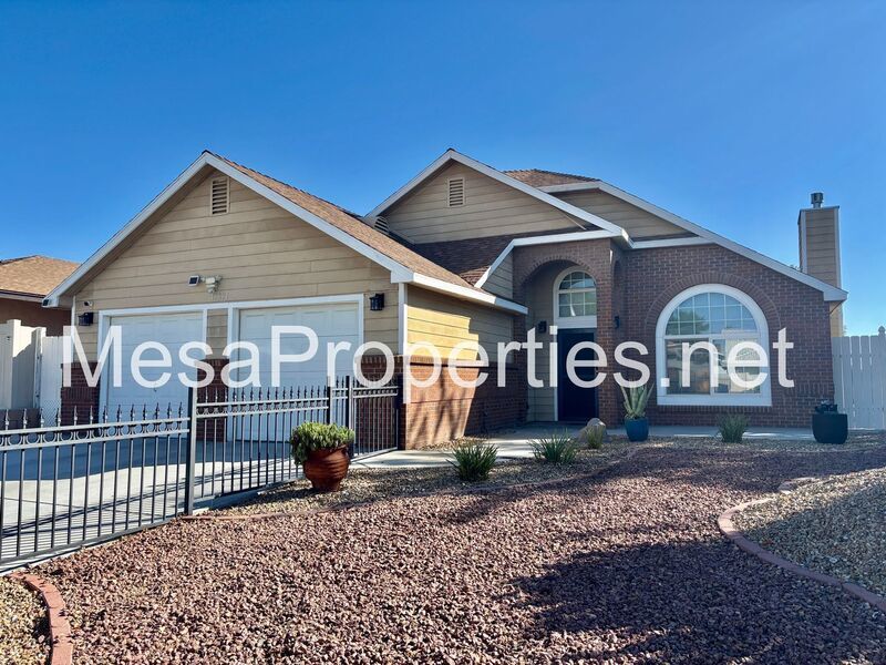 Charming 3 Bed 2 Bath in Victorville with Solar Panels! property image