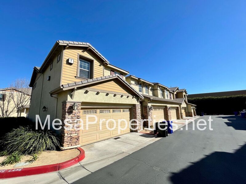 Must See! Beautiful 3 Bedroom/2.5 Bathroom Townhouse in Gated Community! property image