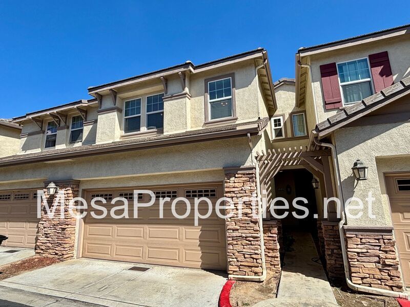 Must See! Beautiful 3 Bedroom/2.5 Bathroom Townhouse in Gated Community! property image