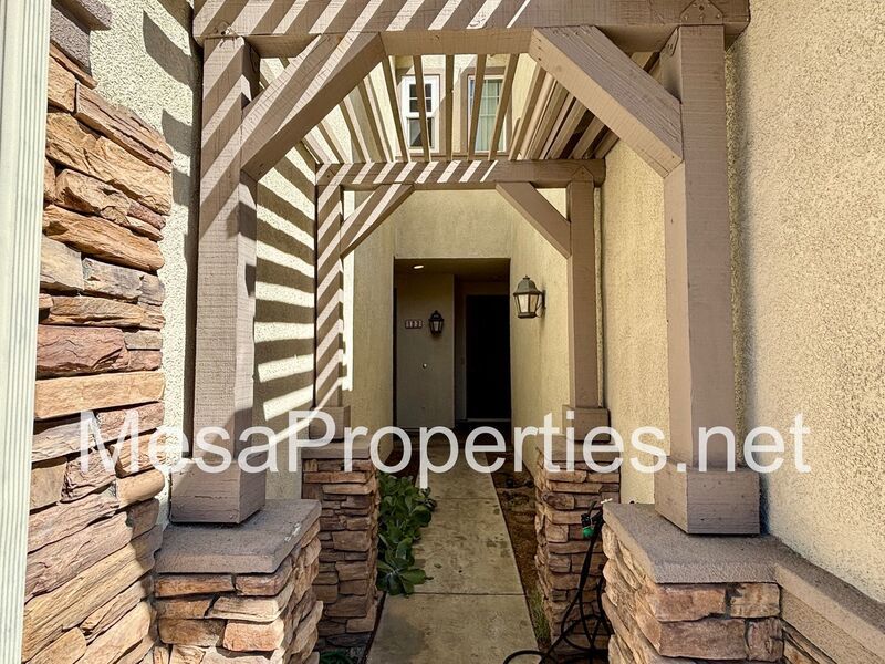 Must See! Beautiful 3 Bedroom/2.5 Bathroom Townhouse in Gated Community! property image