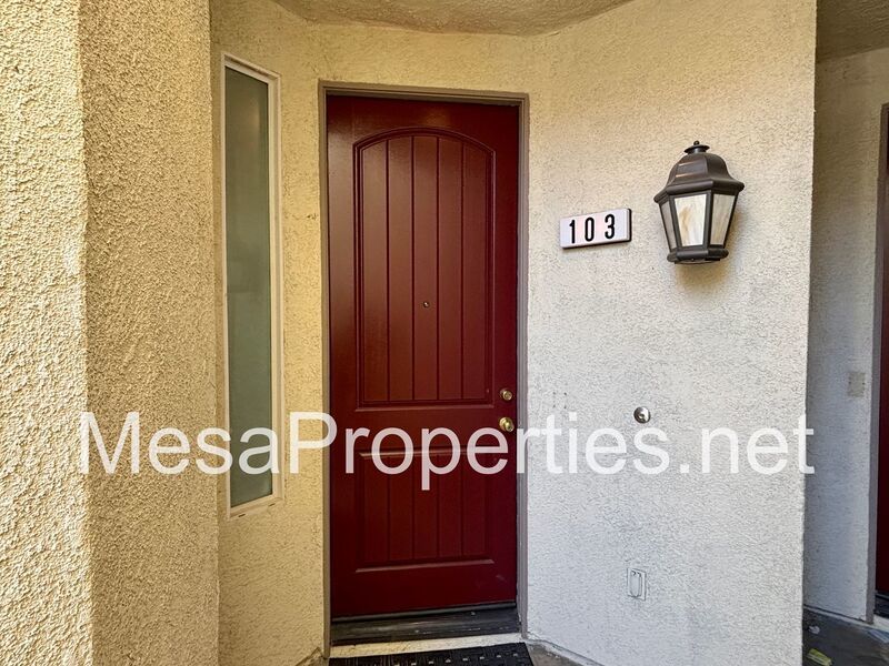 Must See! Beautiful 3 Bedroom/2.5 Bathroom Townhouse in Gated Community! property image