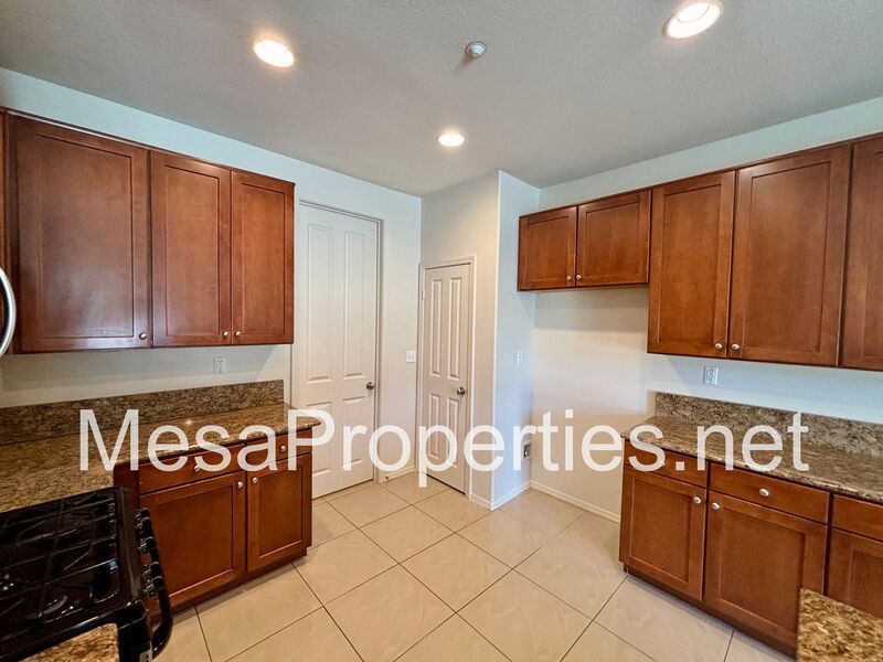 Must See! Beautiful 3 Bedroom/2.5 Bathroom Townhouse in Gated Community! property image