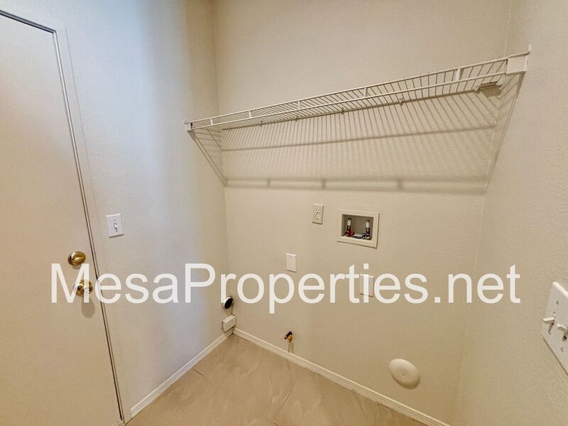 Must See! Beautiful 3 Bedroom/2.5 Bathroom Townhouse in Gated Community! property image