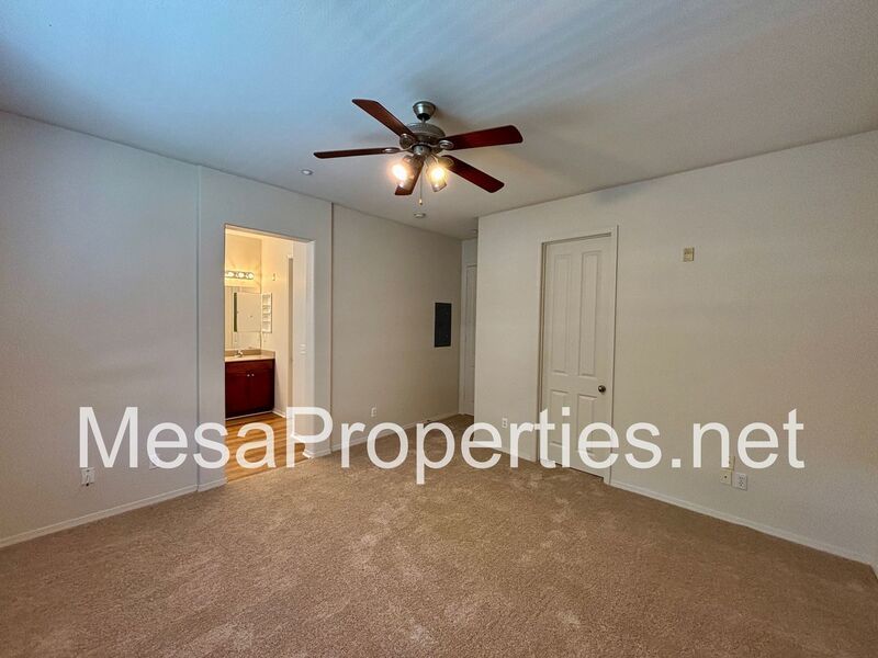 Must See! Beautiful 3 Bedroom/2.5 Bathroom Townhouse in Gated Community! property image