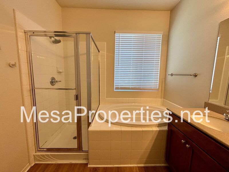 Must See! Beautiful 3 Bedroom/2.5 Bathroom Townhouse in Gated Community! property image